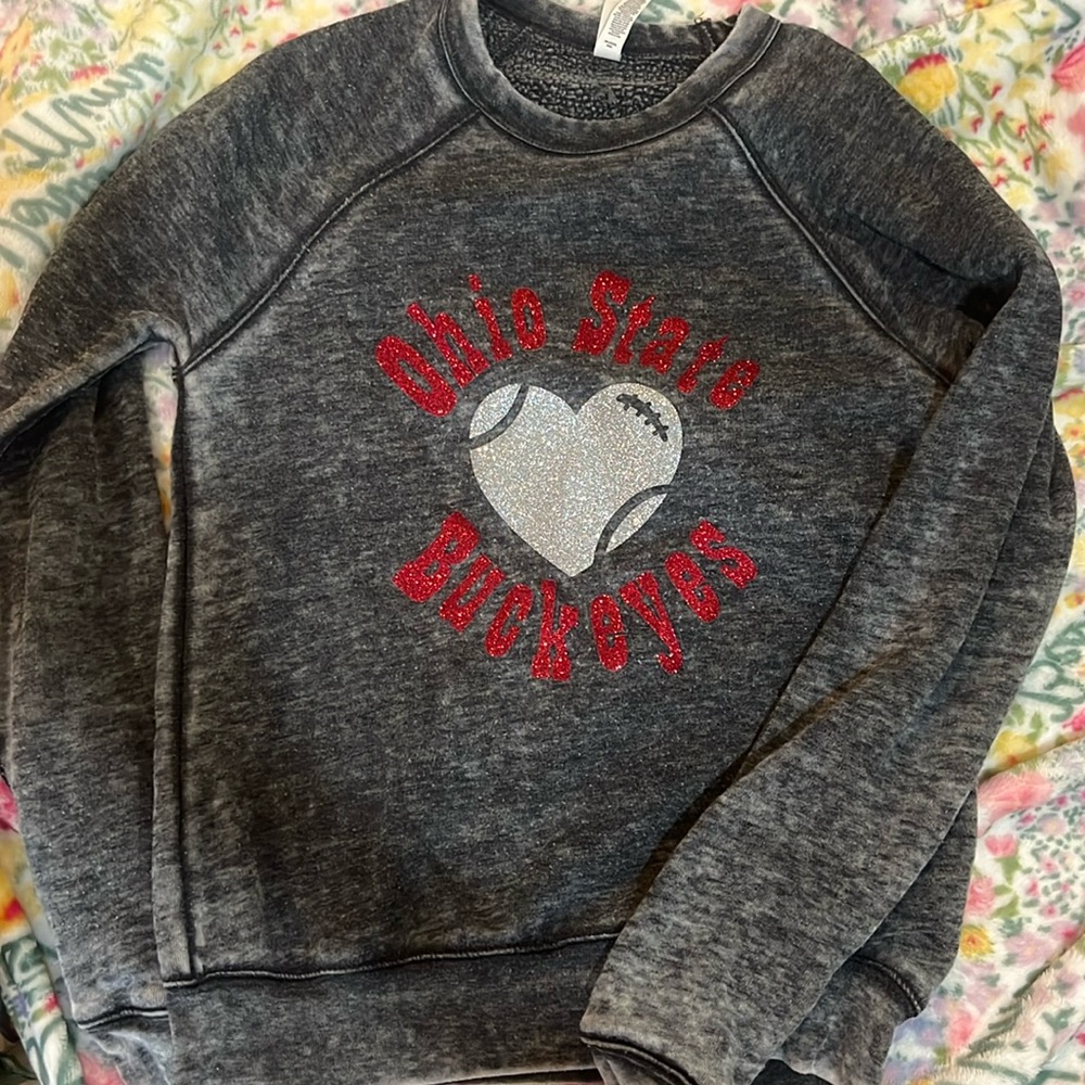Super soft custom Ohio State crewneck-XS but fits a small